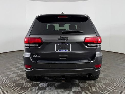Used 2018 Jeep Grand Cherokee Altitude AWD/4WD image 7