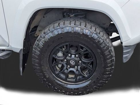 Used 2022 Toyota Tacoma SR5 RWD image 10