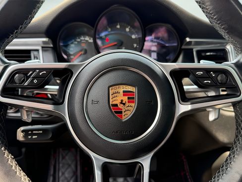 Used 2018 Porsche Macan AWD/4WD image 45