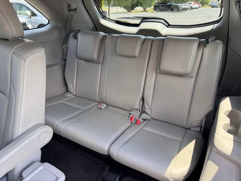 Used 2019 Toyota Highlander XLE w/ Carpet Mat Package (TMS) AWD/4WD image 13