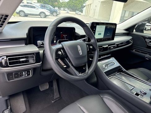 New 2026 Lincoln Aviator AWD w/ Jet Appearance Package image 33