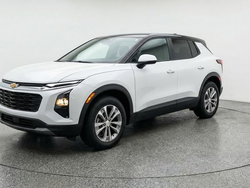 Used 2025 Chevrolet Equinox LT FWD image 3
