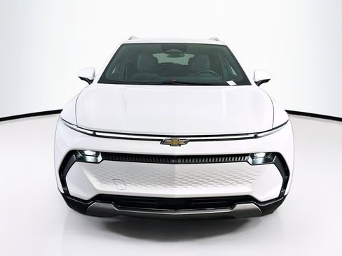 Used 2024 Chevrolet Equinox EV LT image 2