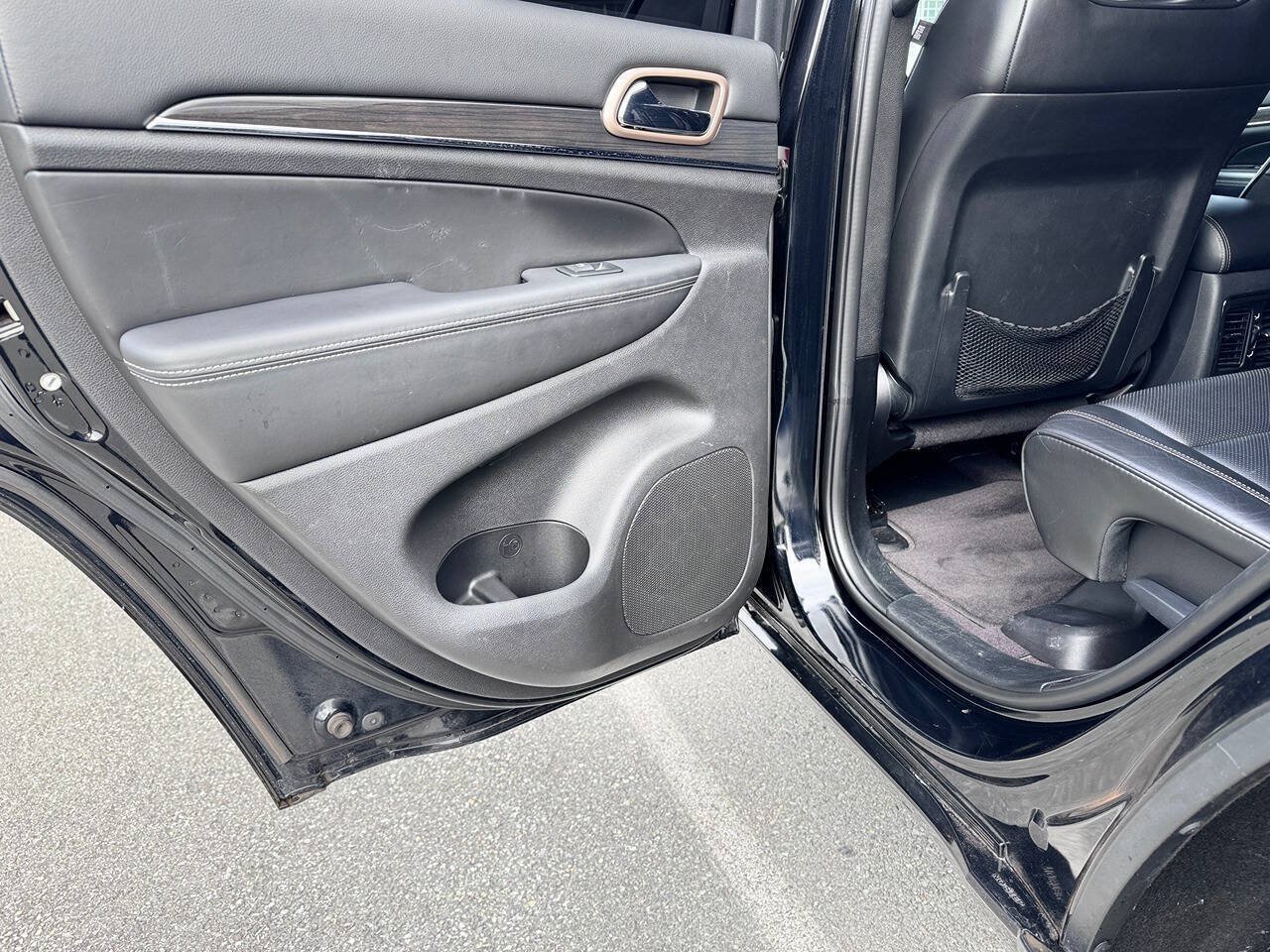Used 2017 Jeep Grand Cherokee Overland AWD/4WD image 5