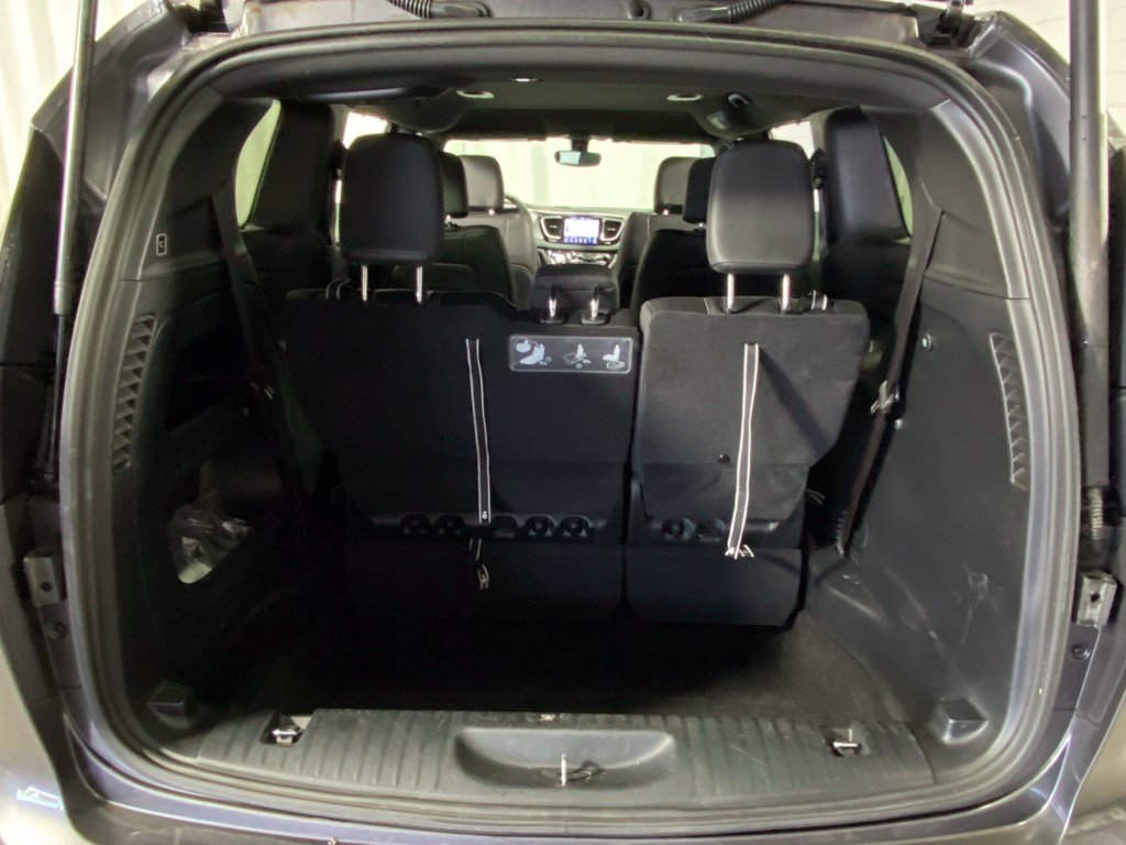 Used 2020 Chrysler Pacifica Touring-L AWD/4WD image 27