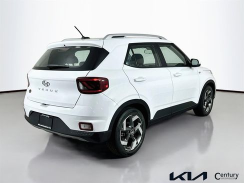 Used 2023 Hyundai Venue SEL image 5