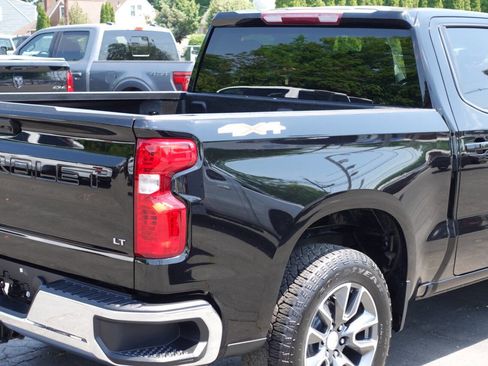 Used 2024 Chevrolet Silverado 1500 LT AWD/4WD image 11