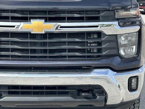 Used 2024 Chevrolet Silverado 2500 LT AWD/4WD image 9