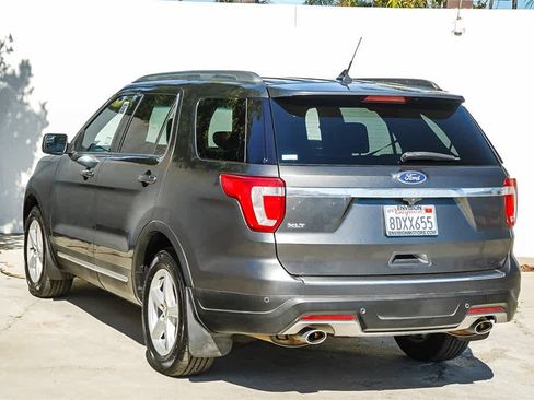 Used 2018 Ford Explorer XLT w/ Equipment Group 202A image 6