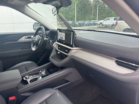 Used 2026 Ford Explorer Active w/ Active Comfort Package RWD image 34