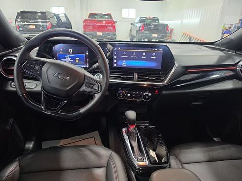 Used 2025 Chevrolet Trax RS w/ Sunroof Package FWD image 9