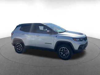 Used 2025 Jeep Compass Trailhawk video 2