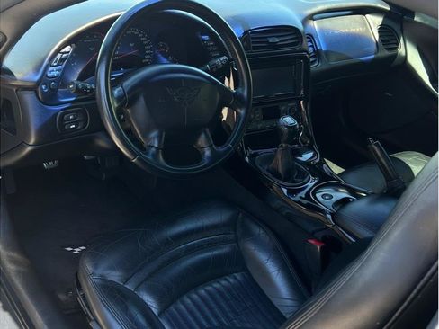 Used 2000 Chevrolet Corvette Convertible w/ Performance Handling Pkg RWD image 4
