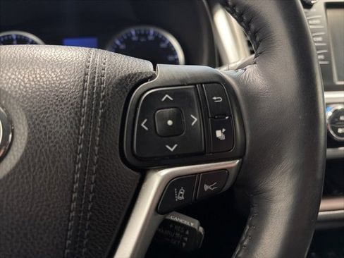 Used 2017 Toyota Highlander Plus image 34