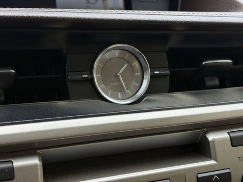 Used 2016 Lexus ES 350 w/ Luxury Package w/Wood Trim FWD image 20