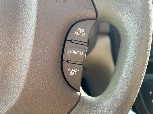 Used 2012 Kia Sedona LX image 18
