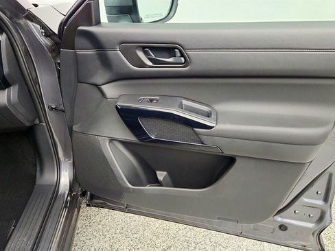 Used 2025 Nissan Pathfinder SV FWD image 23