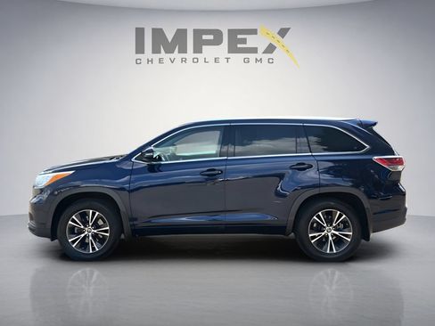 Used 2016 Toyota Highlander XLE AWD/4WD image 2