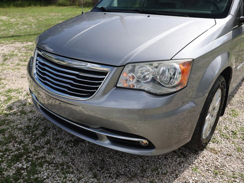 Used 2013 Chrysler Town & Country Touring FWD image 24