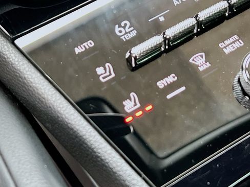 Certified 2025 Porsche Cayenne E-Hybrid Coupe AWD/4WD image 23