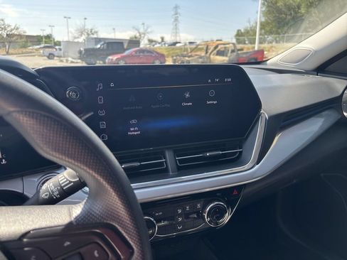 Certified 2024 Chevrolet Trax LT FWD image 14