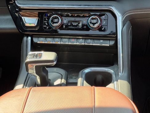 Used 2024 GMC Sierra 1500 Denali Ultimate AWD/4WD image 18