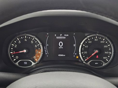 Used 2018 Jeep Renegade Latitude FWD image 12