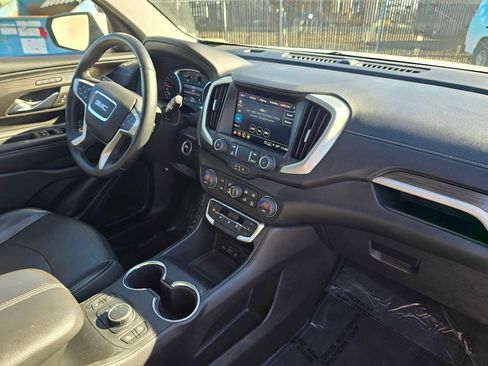 Used 2024 GMC Terrain SLT image 12