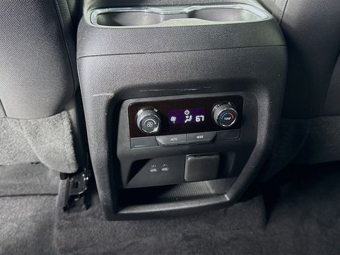 Used 2024 Chevrolet Traverse LT image 26