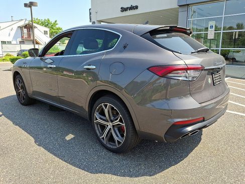 Used 2022 Maserati Levante Modena AWD/4WD image 6