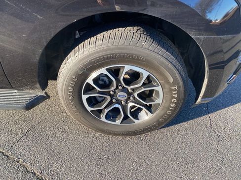 Used 2024 Ford Expedition Max XLT image 9