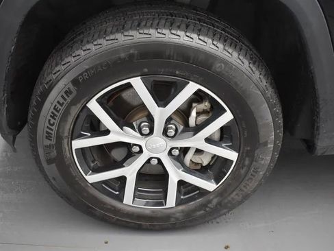 Used 2024 Jeep Grand Cherokee L Limited w/ Luxury Tech Group II image 38