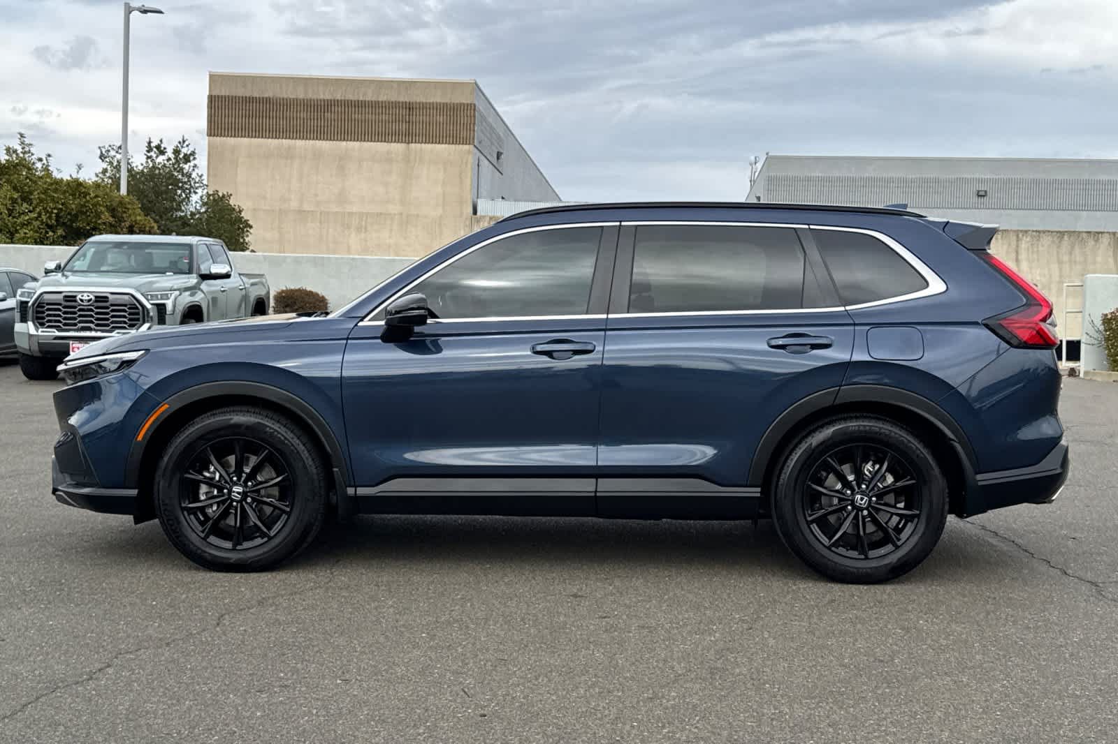 Used 2025 Honda CR-V Sport-L image 9