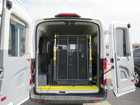 Used 2018 Ford Transit 150 XLT image 4