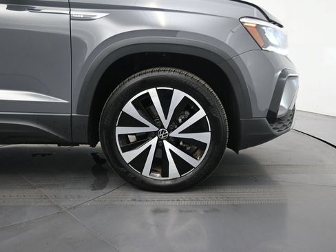 Used 2023 Volkswagen Taos SE w/ Panoramic Sunroof Package AWD/4WD image 8
