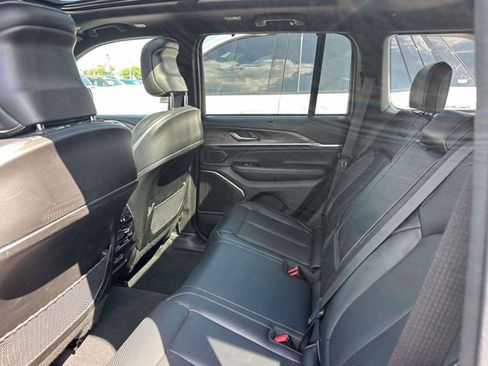 Used 2023 Jeep Grand Cherokee Overland w/ Luxury Tech Group IV image 10