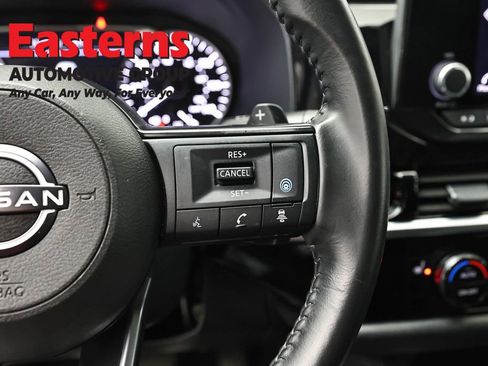 Used 2025 Nissan Pathfinder SV FWD image 16