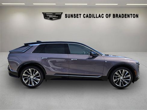 New 2025 Cadillac Lyriq Luxury image 8