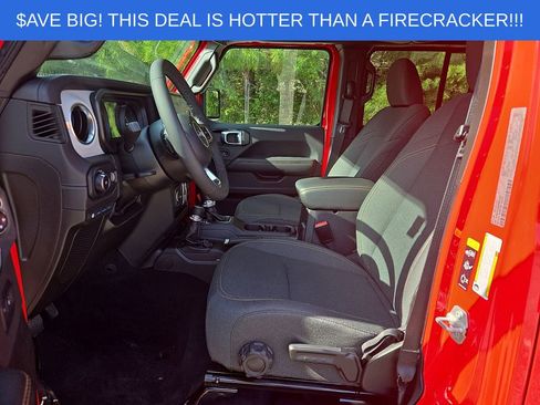 Used 2025 Jeep Wrangler Unlimited Sahara AWD/4WD image 13