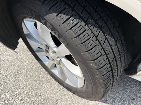 Used 2014 Buick Enclave Leather AWD/4WD image 15