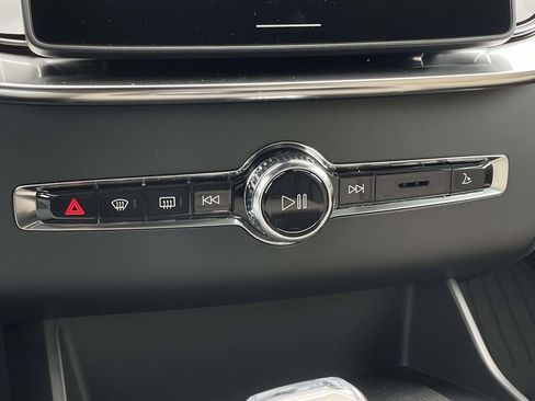 New 2026 Volvo XC90 B6 Plus w/ Protection Package Premier AWD/4WD image 19