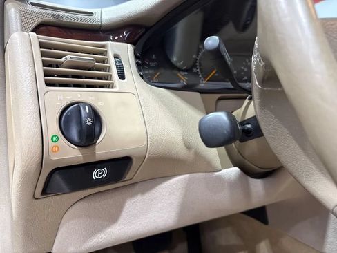 Used 1999 Mercedes-Benz E 320 Sedan image 96