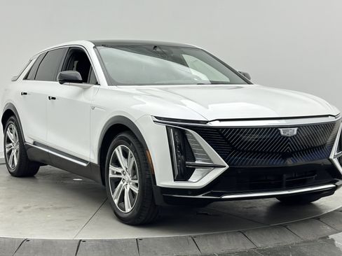 Used 2024 Cadillac Lyriq Tech RWD image 3