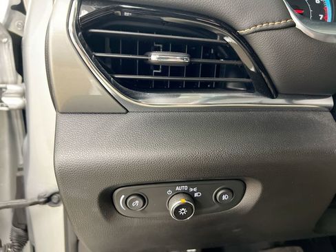 Used 2021 Chevrolet Traverse LT image 17