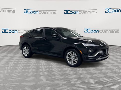 Used 2025 Buick Envista Preferred w/ Convenience I Package image 2