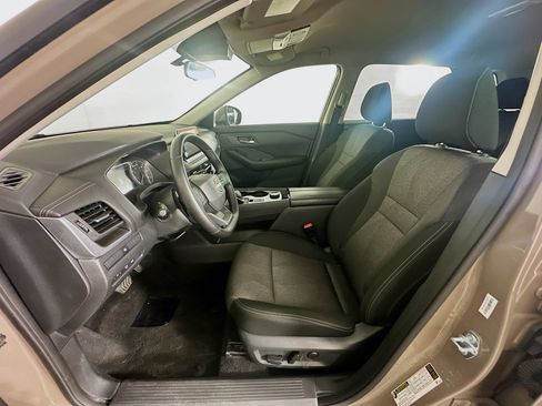 Used 2025 Nissan Rogue SV AWD/4WD image 13