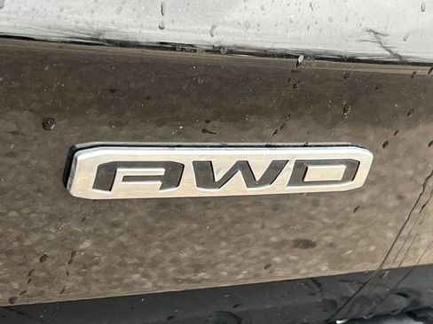 Used 2024 GMC Acadia AT4 w/ Luxury Package image 11