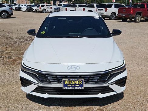 New 2025 Hyundai Elantra SEL image 2