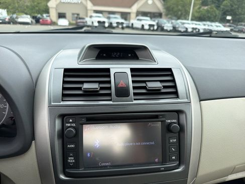 Used 2013 Toyota Corolla LE FWD image 21