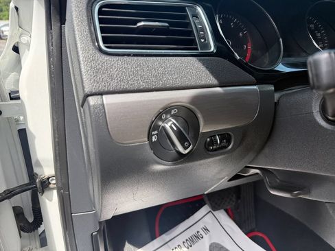 Used 2016 Volkswagen Jetta Sport FWD image 18